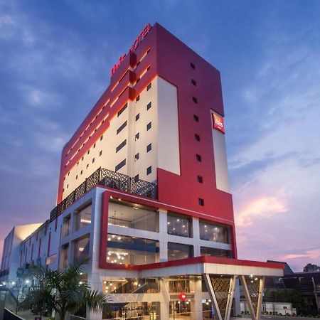 Ibis Pontianak City Center Εξωτερικό φωτογραφία