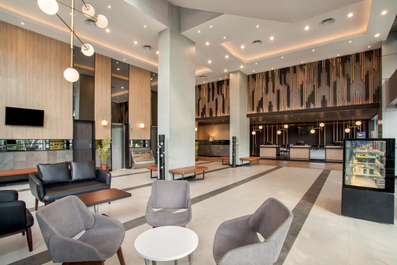 Ibis Pontianak City Center Εξωτερικό φωτογραφία