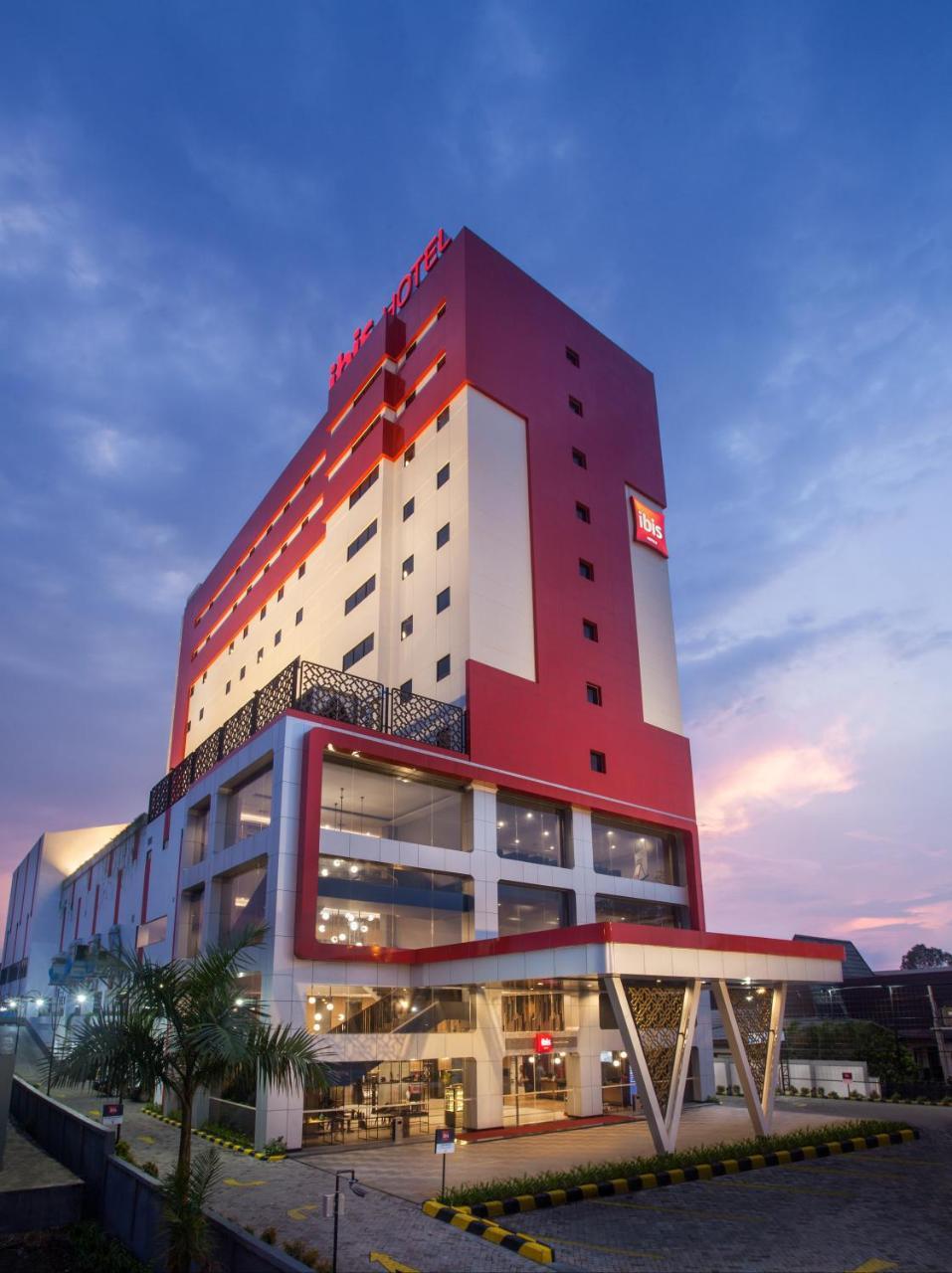 Ibis Pontianak City Center Εξωτερικό φωτογραφία