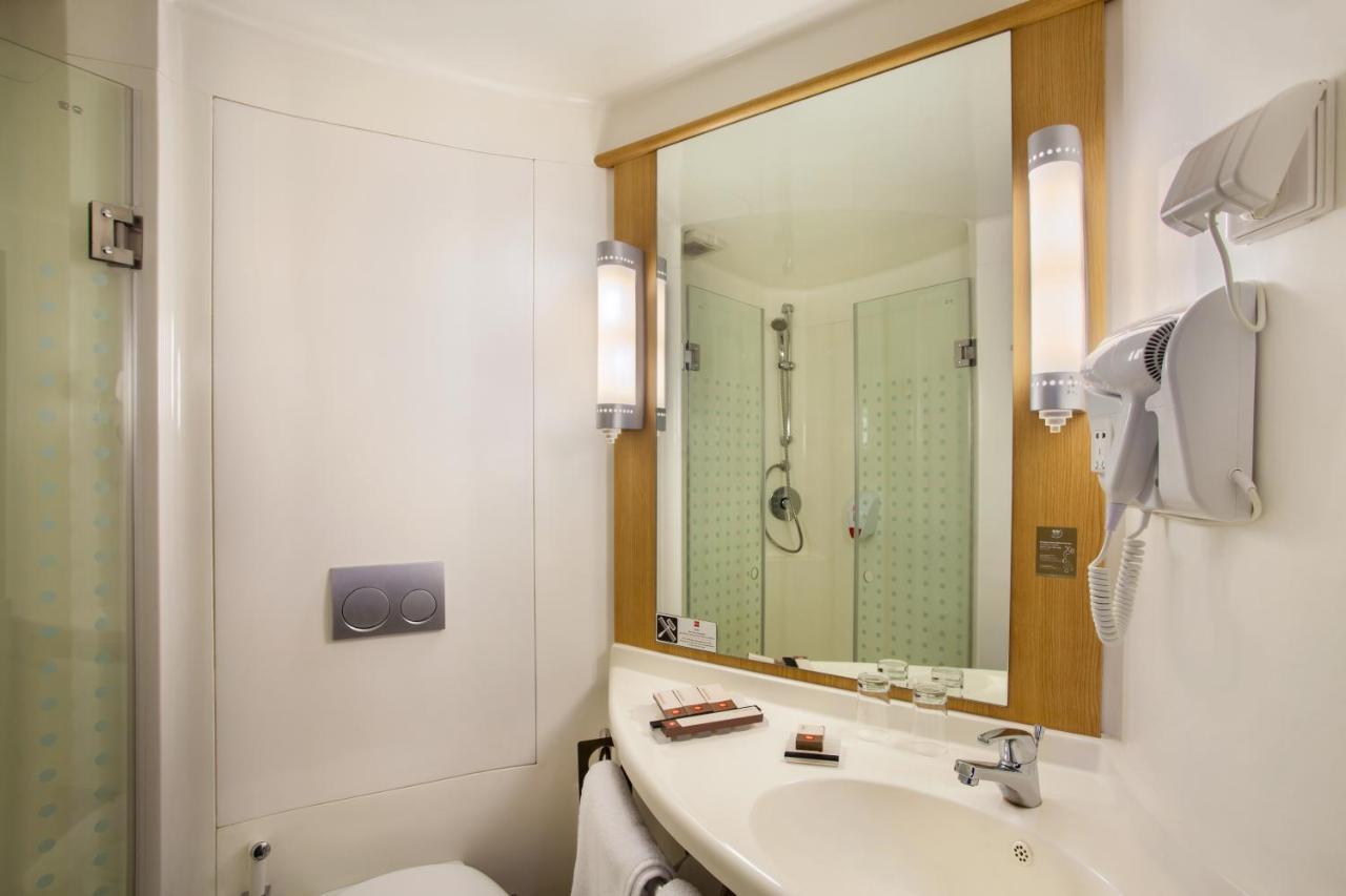 Ibis Pontianak City Center Εξωτερικό φωτογραφία